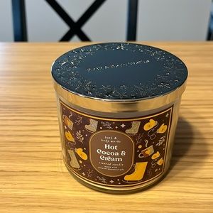 Bath & Body Works 3 Wick Candle. Hot Cocoa & Cream.